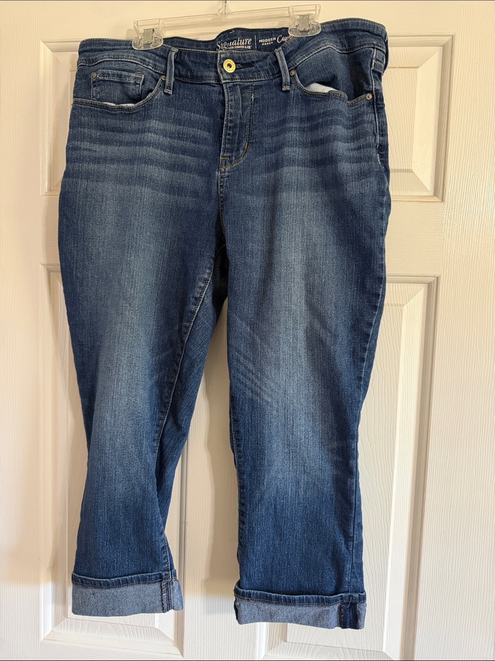 Signature Levi Strauss &Co Women's Dark Wash Cropped Jeans with Rolled Hem
